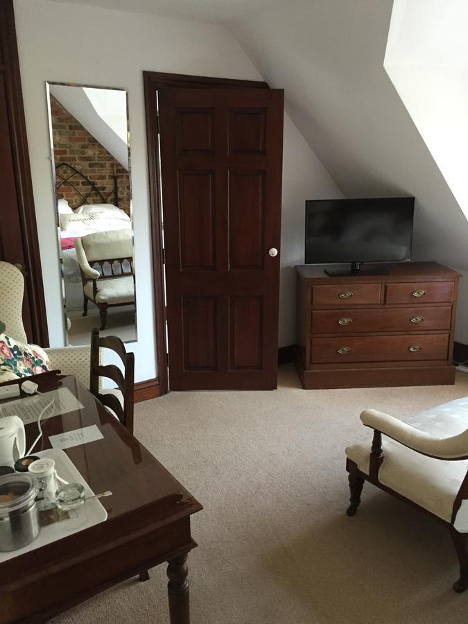 Tudor Place Bed and Breakfast Winnersh Εξωτερικό φωτογραφία